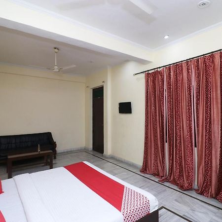 Oyo Hotel Ayaan Bareilly Bagian luar foto