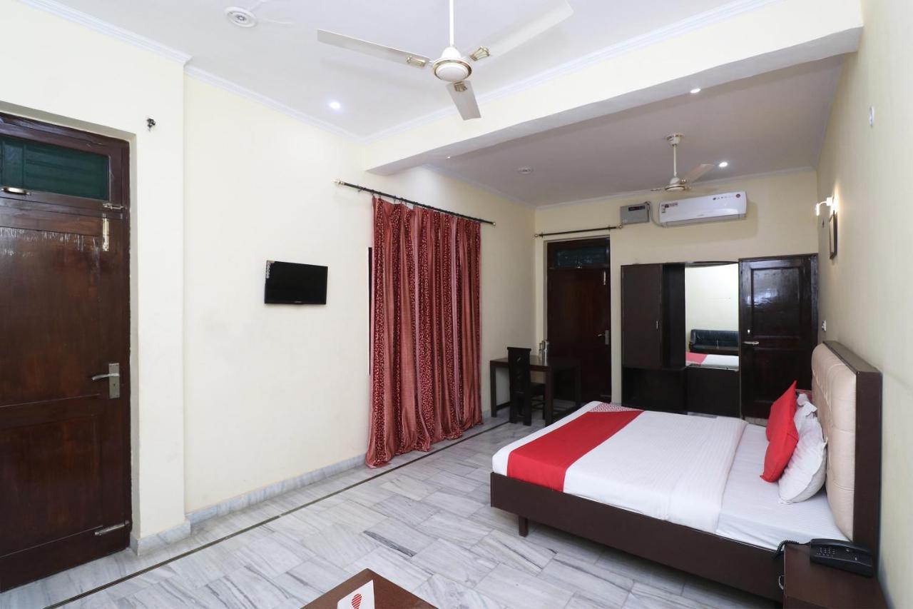 Oyo Hotel Ayaan Bareilly Bagian luar foto