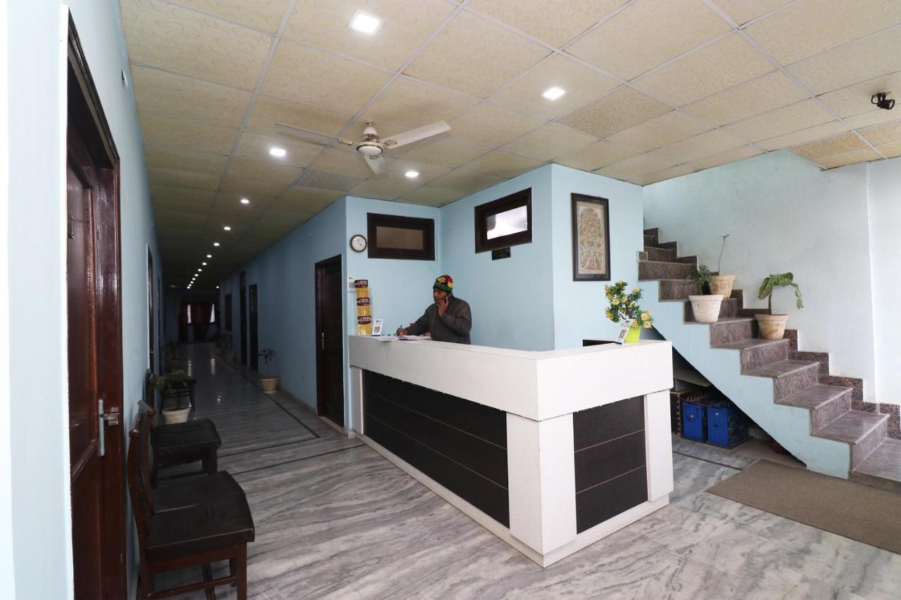 Oyo Hotel Ayaan Bareilly Bagian luar foto