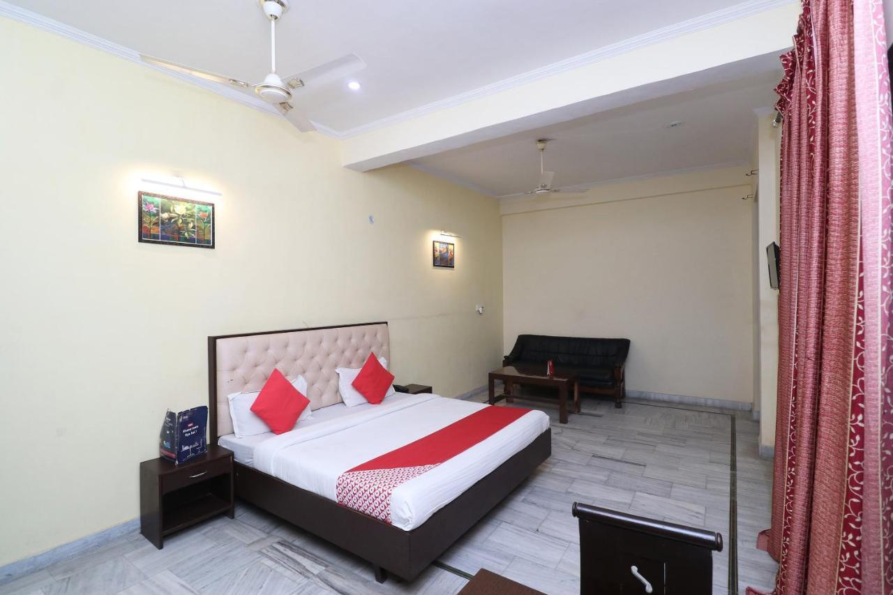 Oyo Hotel Ayaan Bareilly Bagian luar foto