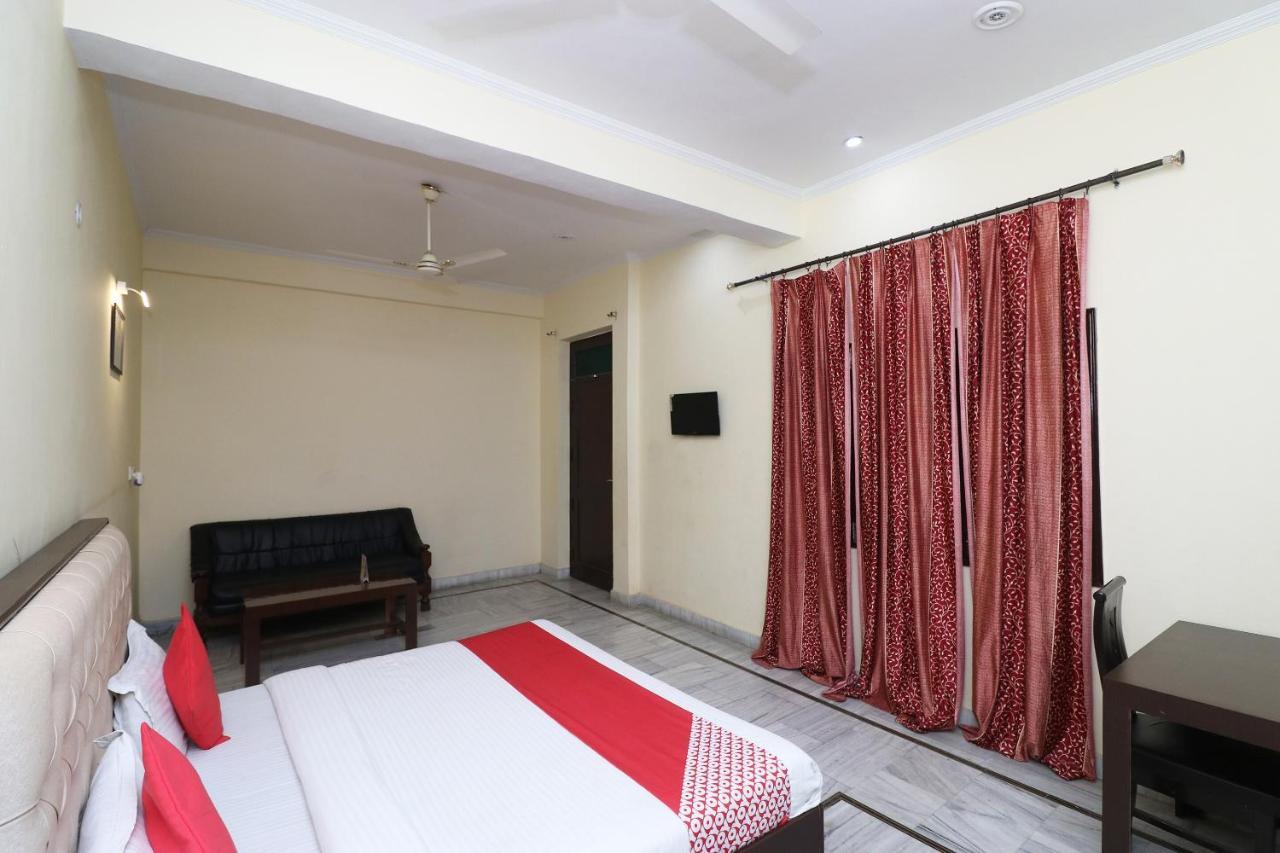 Oyo Hotel Ayaan Bareilly Bagian luar foto