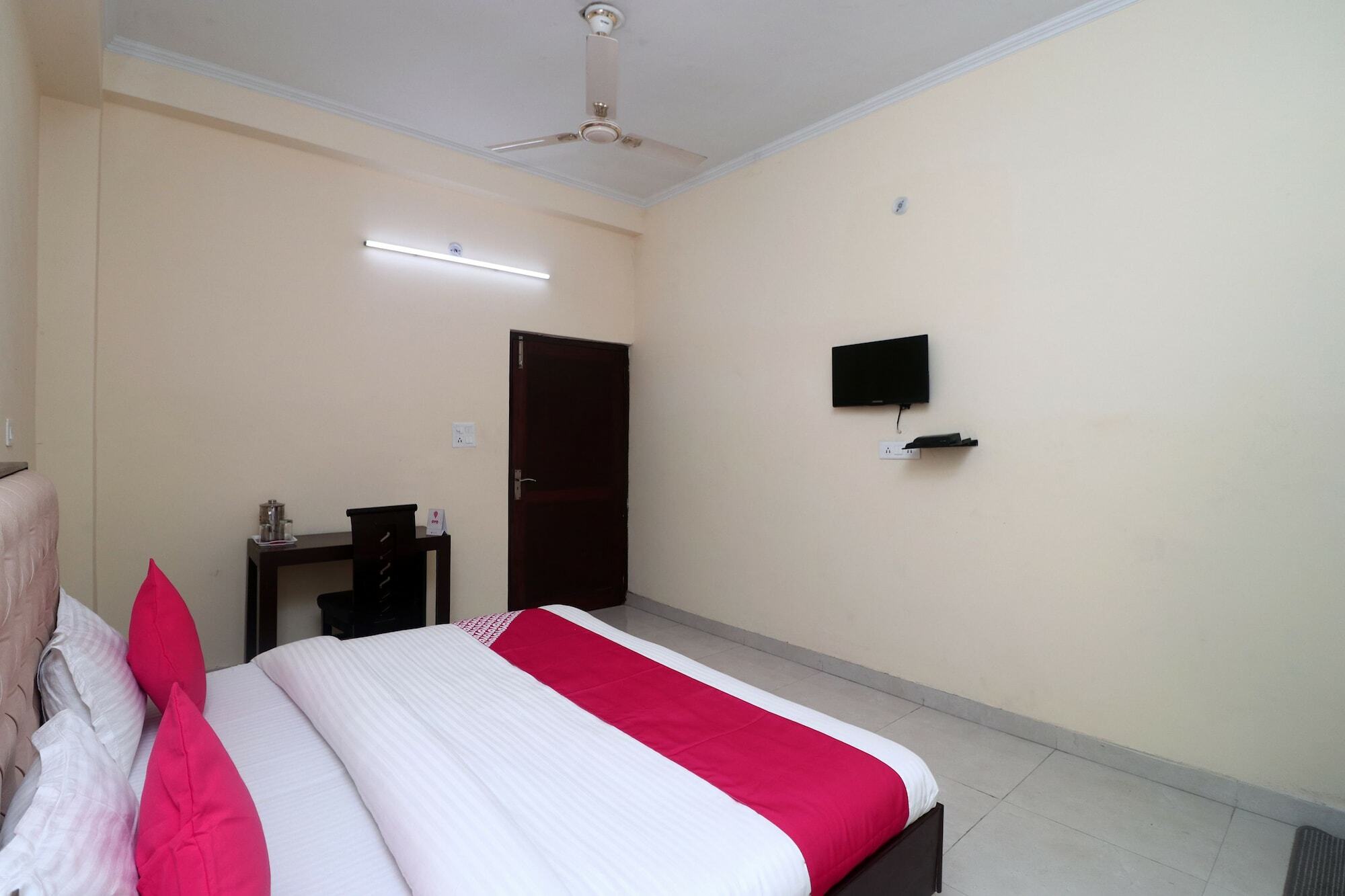 Oyo Hotel Ayaan Bareilly Bagian luar foto